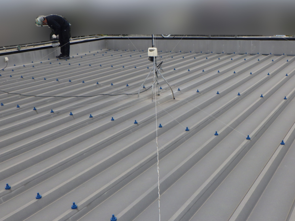 折半屋根ボトルキャップ交換